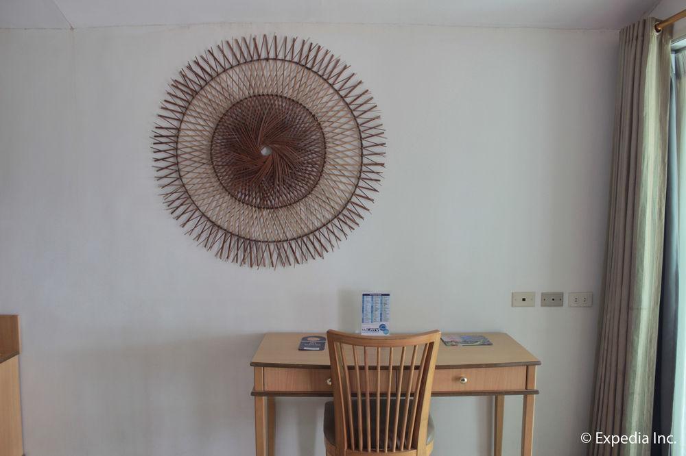 Wild Orchid Beach Resort Olongapo Buitenkant foto