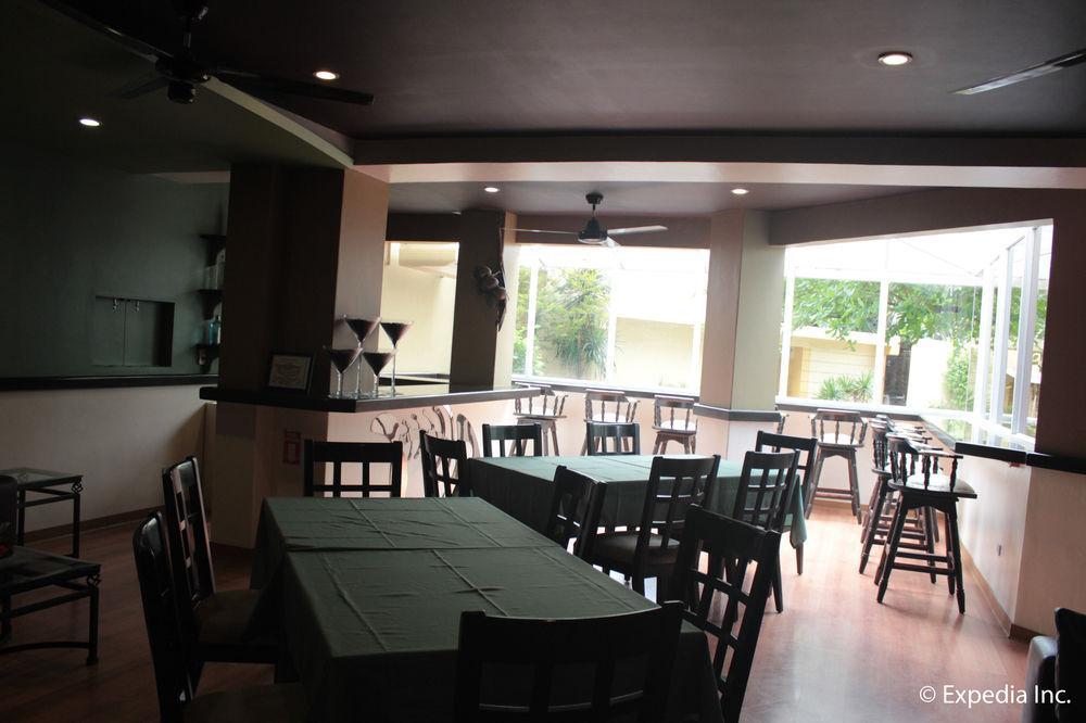 Wild Orchid Beach Resort Olongapo Buitenkant foto